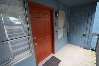 Building Photo - Two Bedroom 2 1/2 Bath Condo