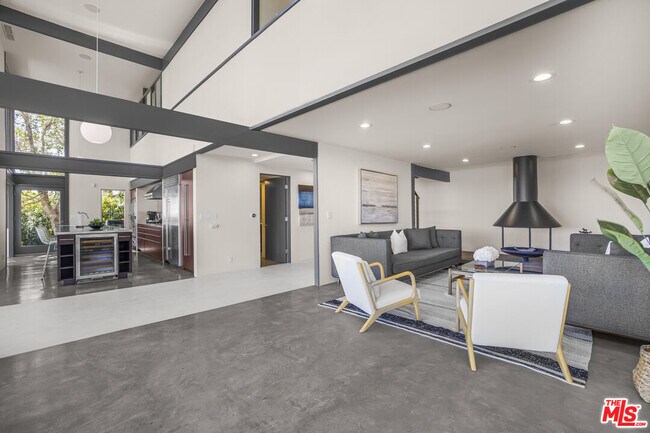 Building Photo - 9892 Beverly Grove Dr