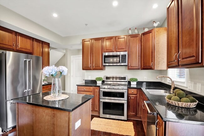 Building Photo - 529 E New York St