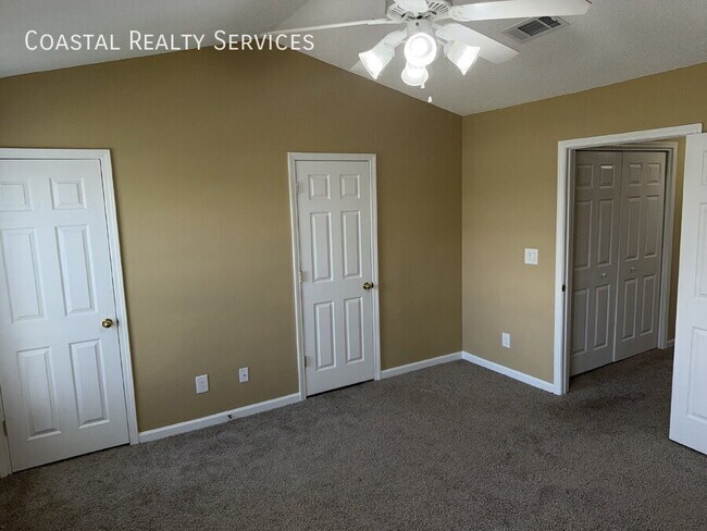 Building Photo - 318 Crooked Pine Trail