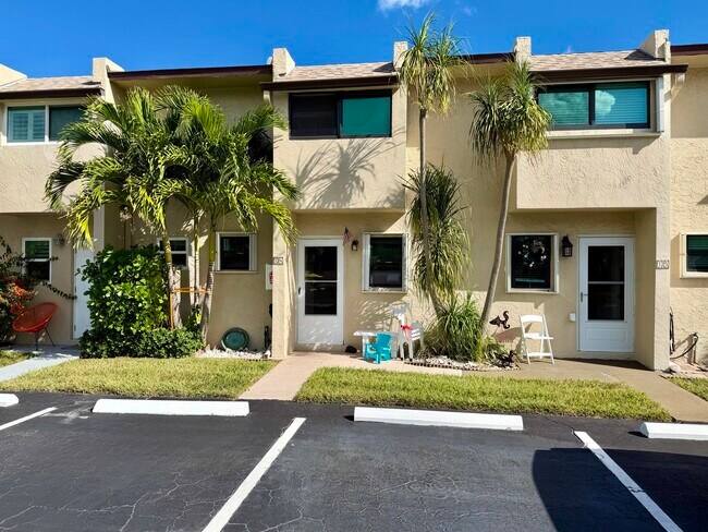 Building Photo - 4235 N Hwy A1A