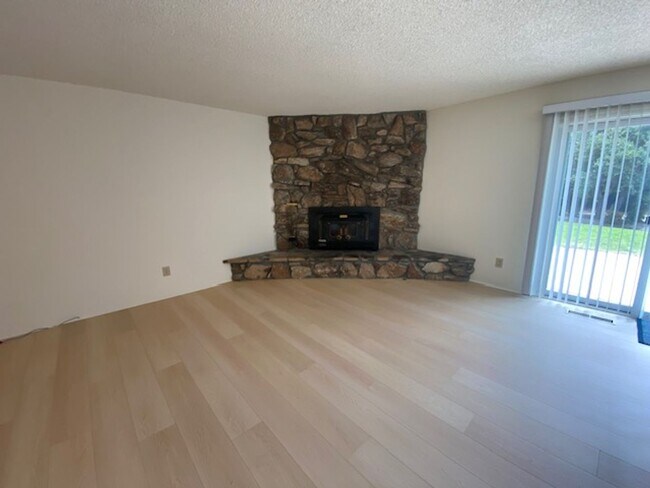 Building Photo - 11755 Tam O'Shanter Dr