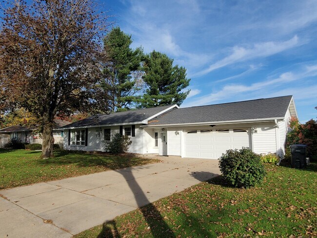 Building Photo - 830 Ver Bunker Ave