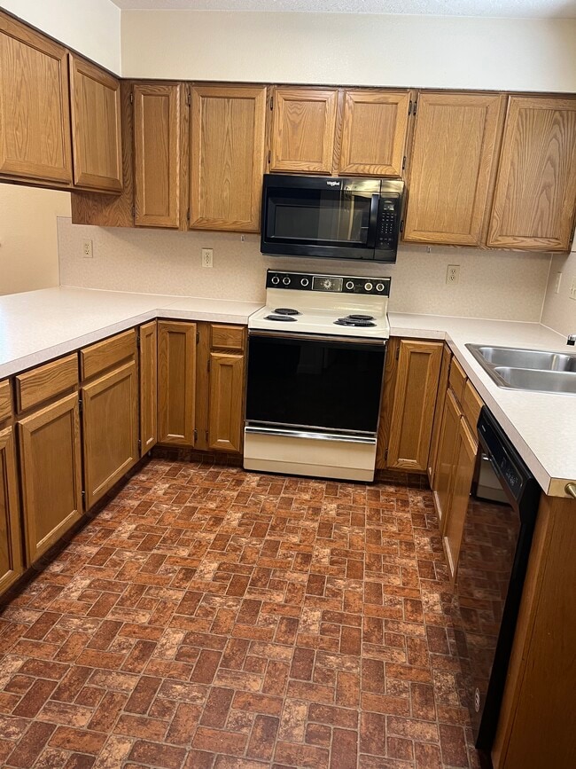 Building Photo - 590 N Woodruff Ave