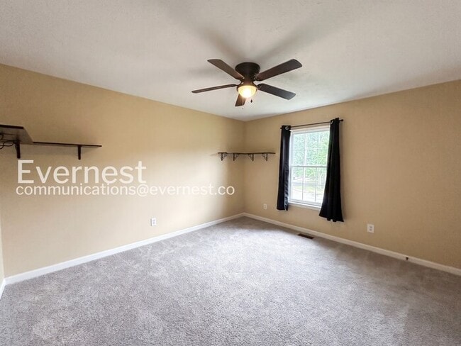 Building Photo - 2-Bed/1.5-Bath Town Home/Available Now!