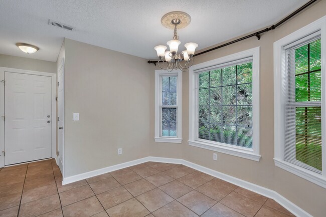 Building Photo - 103 Winding Trail