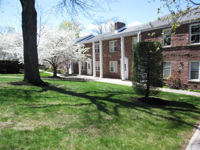 Primary Photo - 64 Beacon Hill Dr