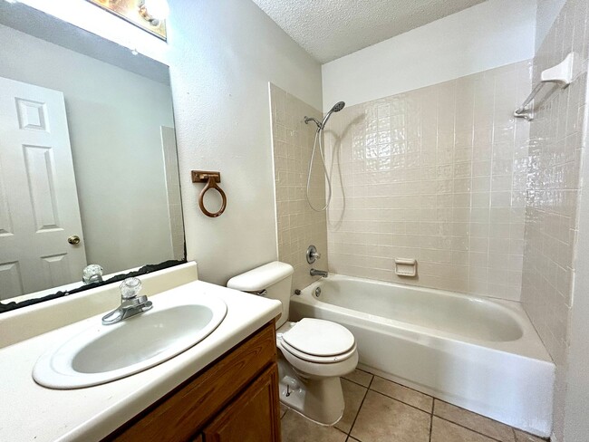 Building Photo - Elkins! 3 bed 2 bath with a huge fenced back yard