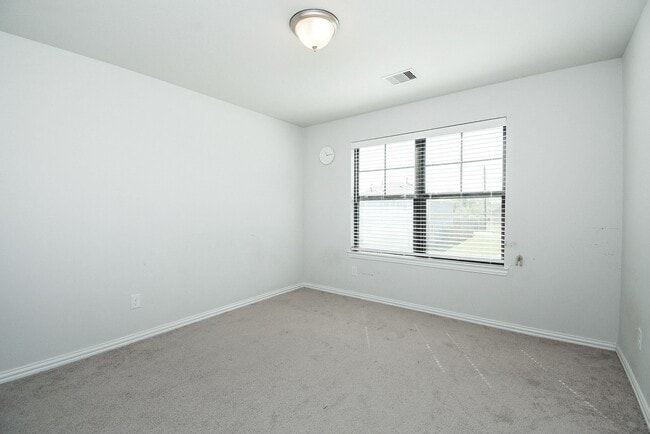Building Photo - 27950 Western Crk Ct