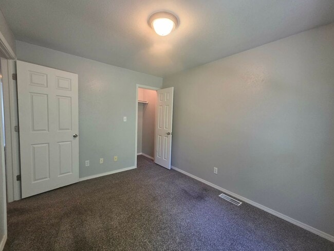 Building Photo - 906 Whitetail Ct