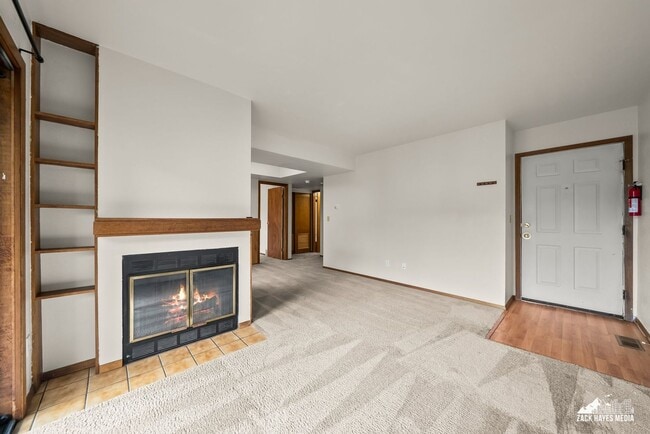 Building Photo - 7242 Foxridge Cir