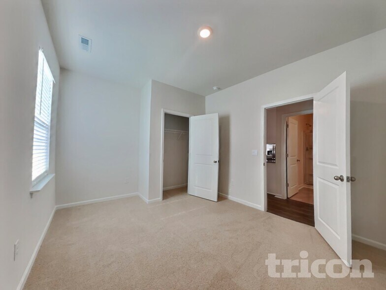 Building Photo - 141 Chapel Dr