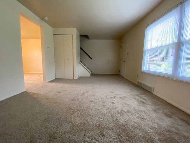 Building Photo - 2BR Townhome at Regency Place! Spacious Ro...
