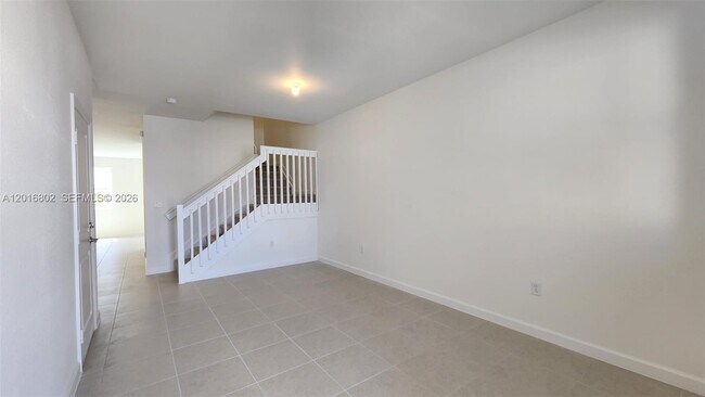 Building Photo - 2591 SE 25th Ter