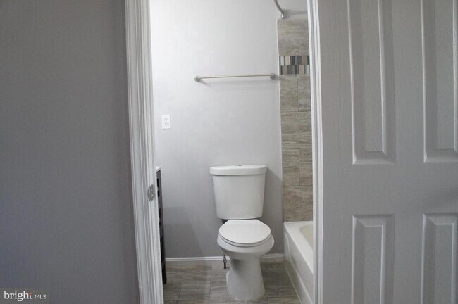 Building Photo - 5814 Holly Springs Dr N