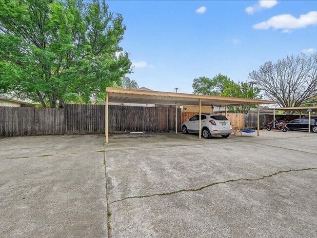 Building Photo - 2 bedroom 2bathroom Duplex Arlington 76017