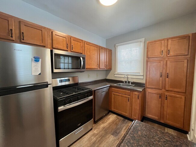 Building Photo - Lovely 2BR Home w/Fenced in Backyard!