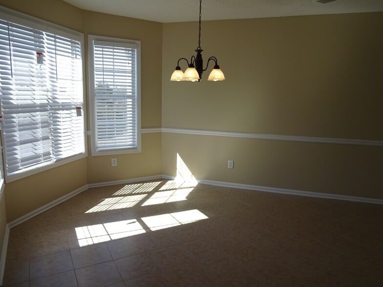 Building Photo - 304 High Point Pl