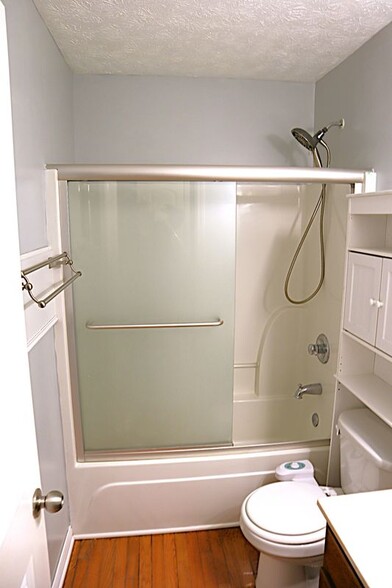 Building Photo - 3900 Bronson Ln