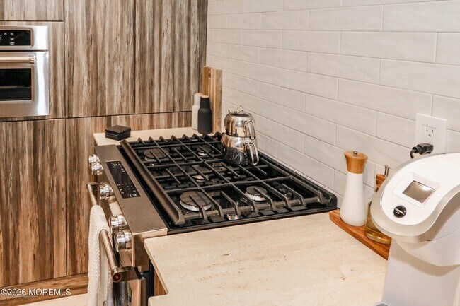 Building Photo - 33 Cooper Ave