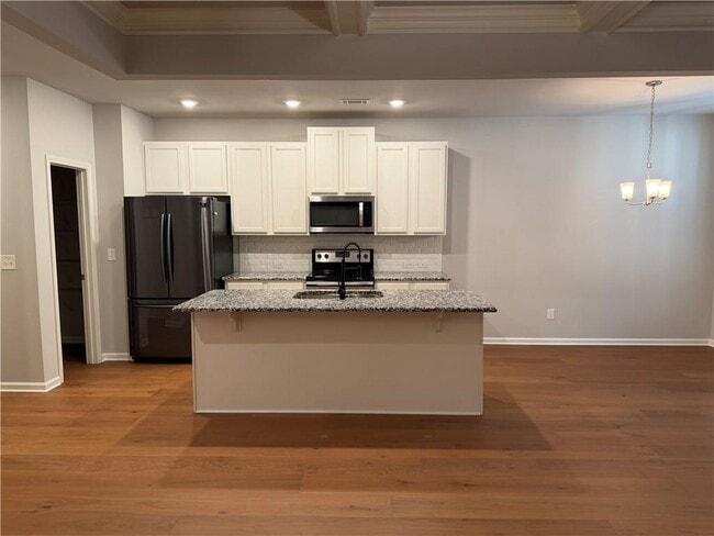 Building Photo - 7811 Silk Tree Pointe