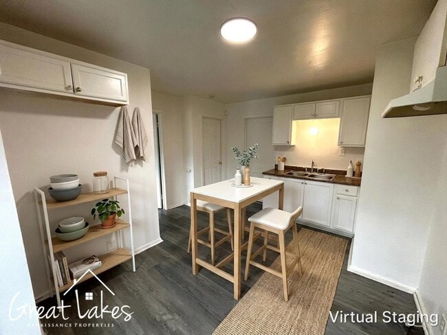 Building Photo - Charming 2 Bedroom 1 Bathroom now available for rent