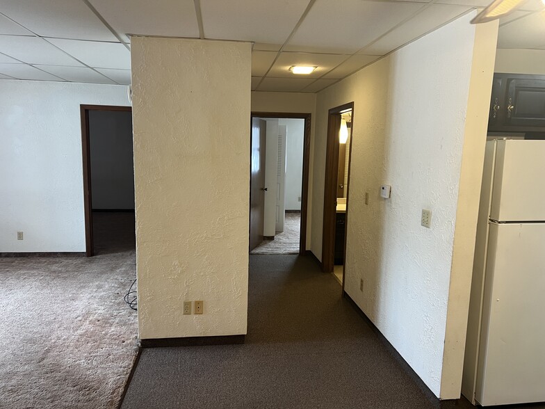 Building Photo - 2526 Rebecca Ct W