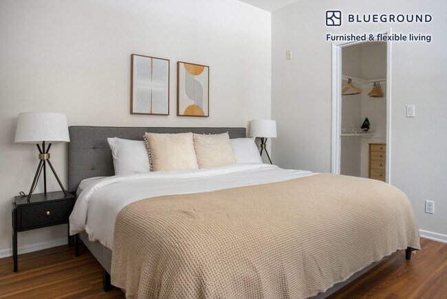 Building Photo - 467 S Arnaz Dr