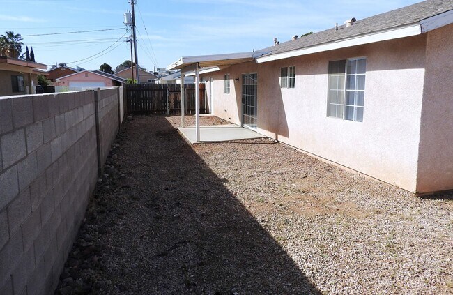 Building Photo - 3+2 Stylish, Move-In Ready Home with New Flooring and Fresh Interior