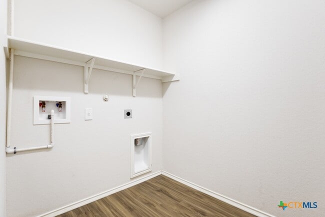 Building Photo - 8221 Lazy Brook