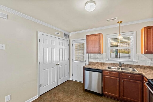 Building Photo - End Unit with Lots of Upgrades!