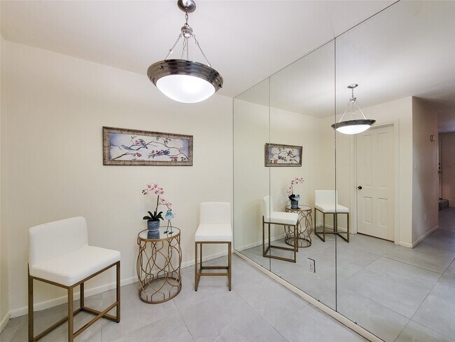 Building Photo - 1601 S Shepherd Dr