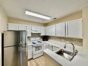 Building Photo - 4024 Crockers Lake Blvd