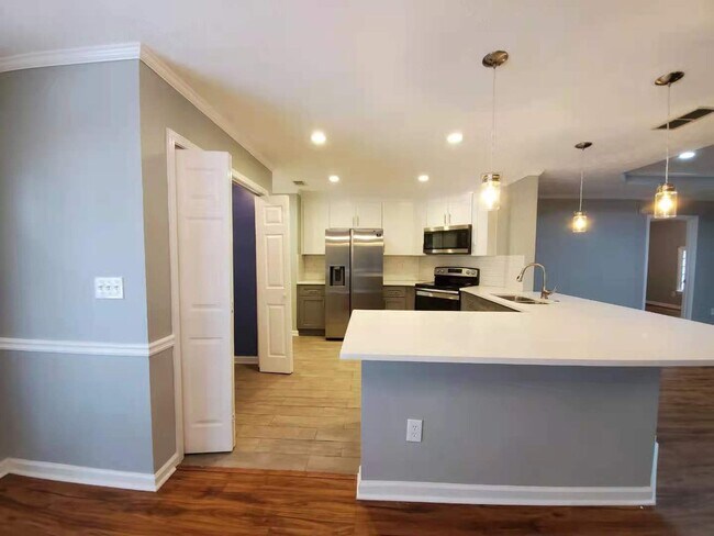 Building Photo - 2880 Highpoint Rd