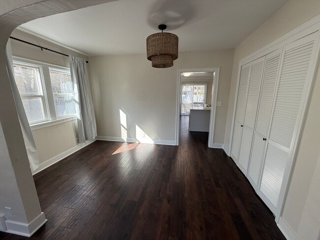 Building Photo - Newly Renovated 3 Bed, 1 Bath House w/ Bonus Room!