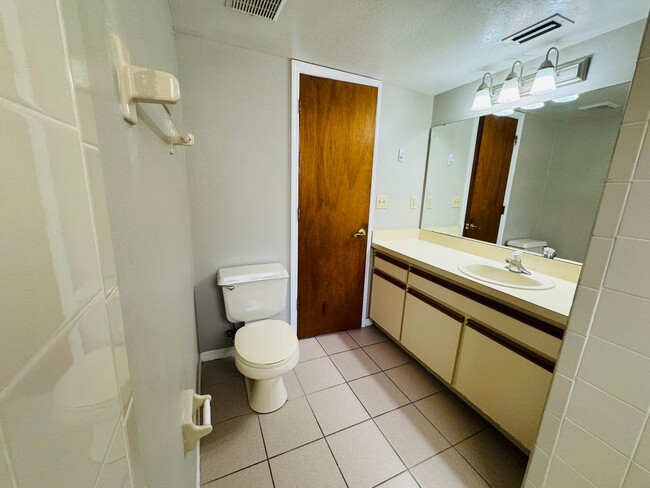 Building Photo - 3 Bedroom/2 bathroom Condo in Kissimmee!!