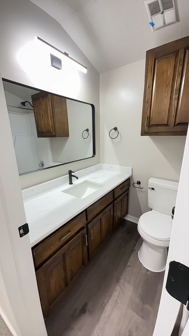 Building Photo - Welcome to this newly remodeled gem located in the heart of Tulsa!