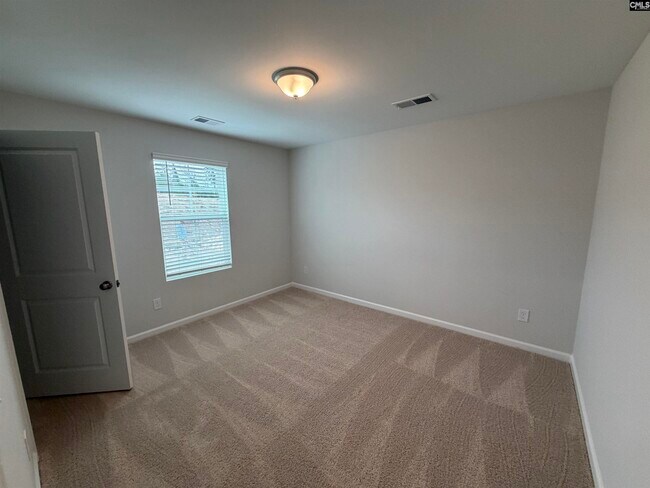 Building Photo - 3040 Hallsdale Dr