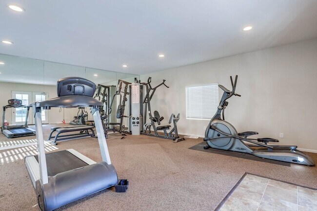 Building Photo - 2 Bedroom Condo For Rent - El Cajon