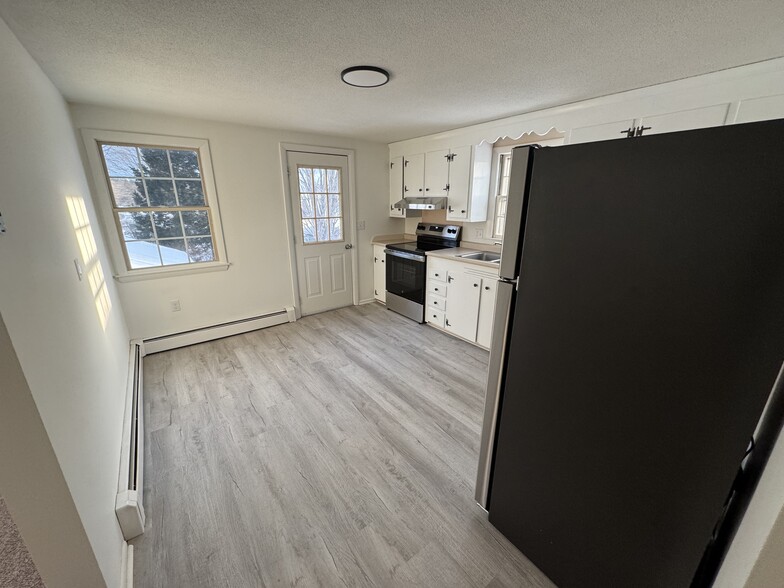 Building Photo - 3 Bayview St