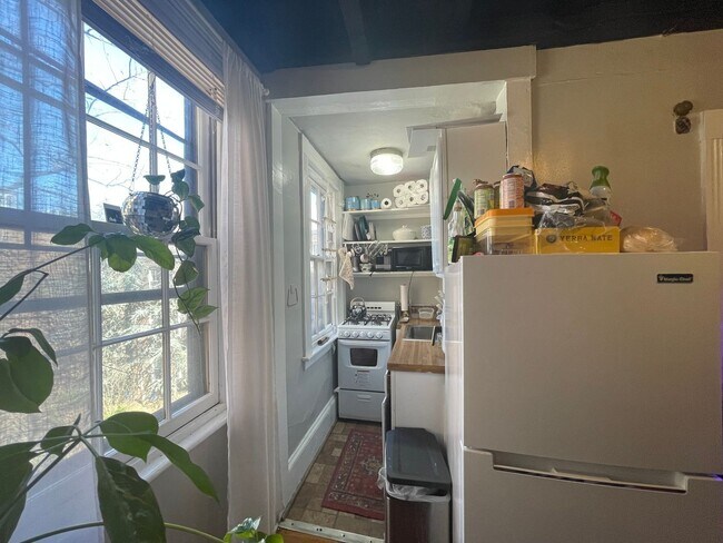 Building Photo - Charming 1-Bedroom in Beacon Hill