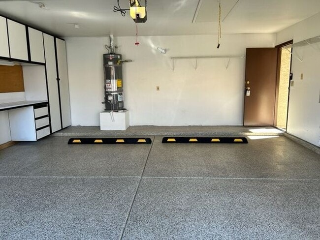 Building Photo - To schedule a viewing, call Wally Fellman at 702-493-9787