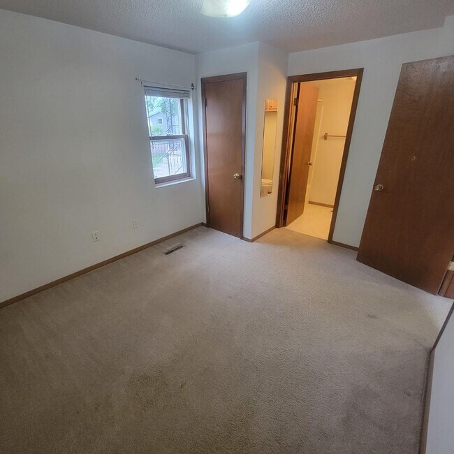 Building Photo - 1011 Lincoln St