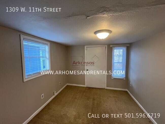 Building Photo - 1309 W 11th St