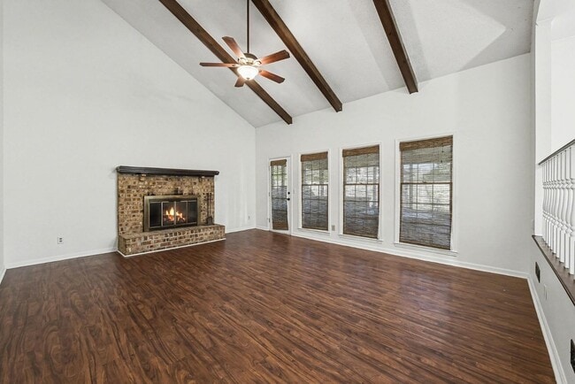 Building Photo - 108 Laurels Curve