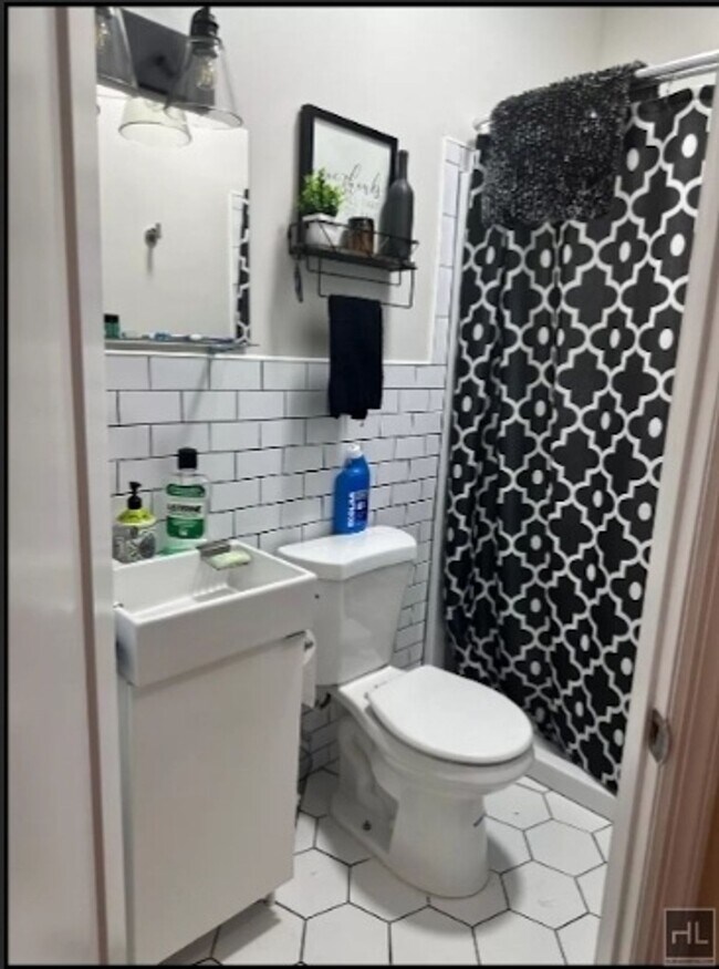 Building Photo - Explore East New York: Charming 3-Bedroom ...