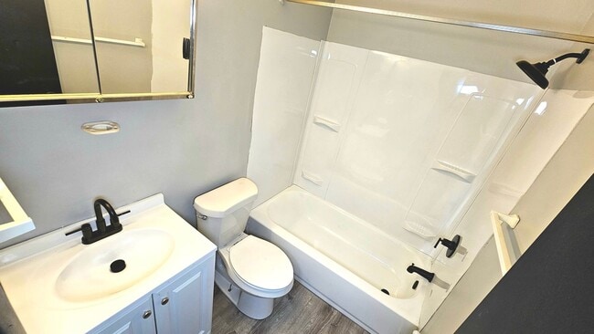 Building Photo - 126 Poplar St