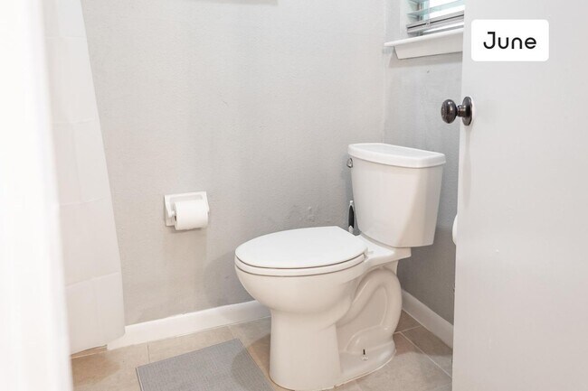 Building Photo - ROOM ONLY in 4-bed/2.0-bath Home