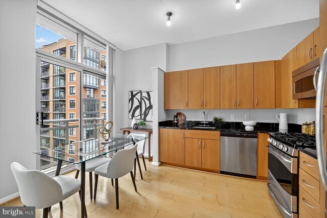 Building Photo - 811 4th St NW