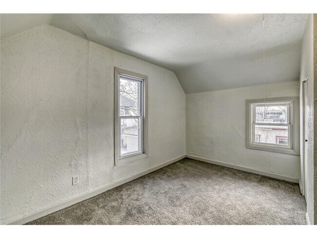 Building Photo - 610 Fairview Ave N